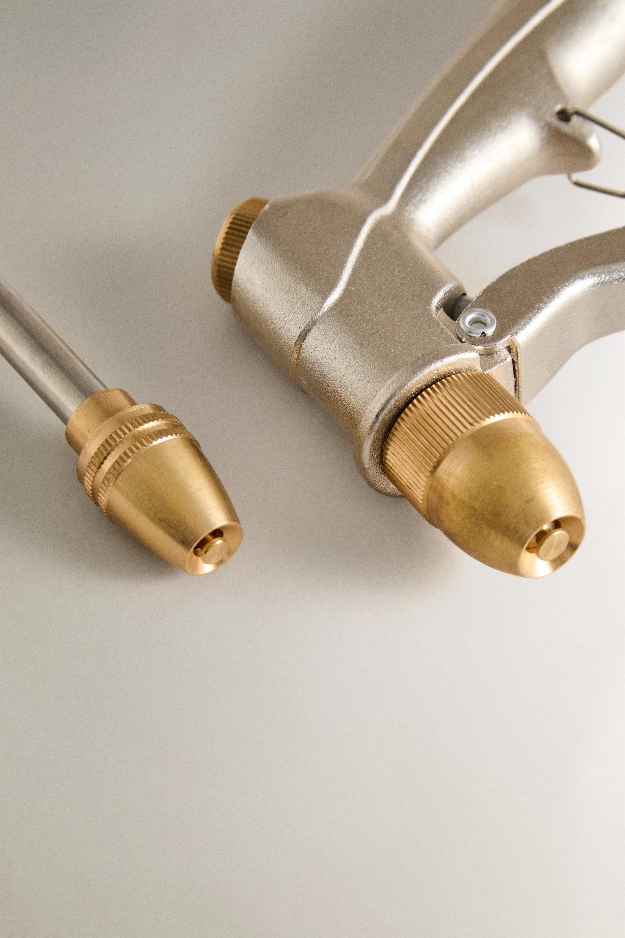 MULTI-WAY GARDEN HOSE NOZZLE